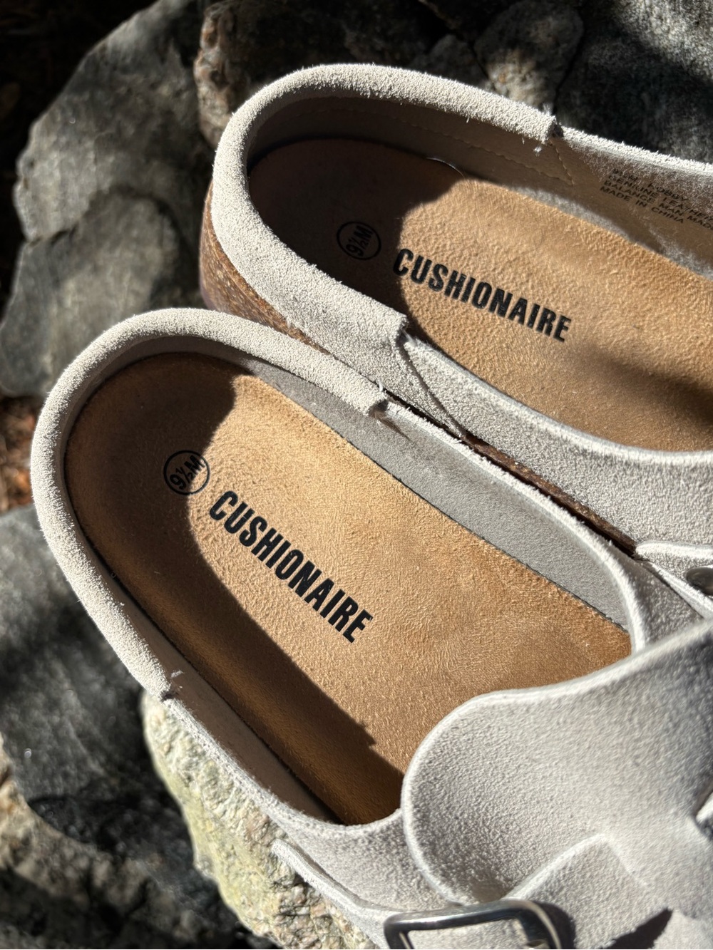 Cushion air Suede Slip-On Clogs in cream color - Picture 4 of 9